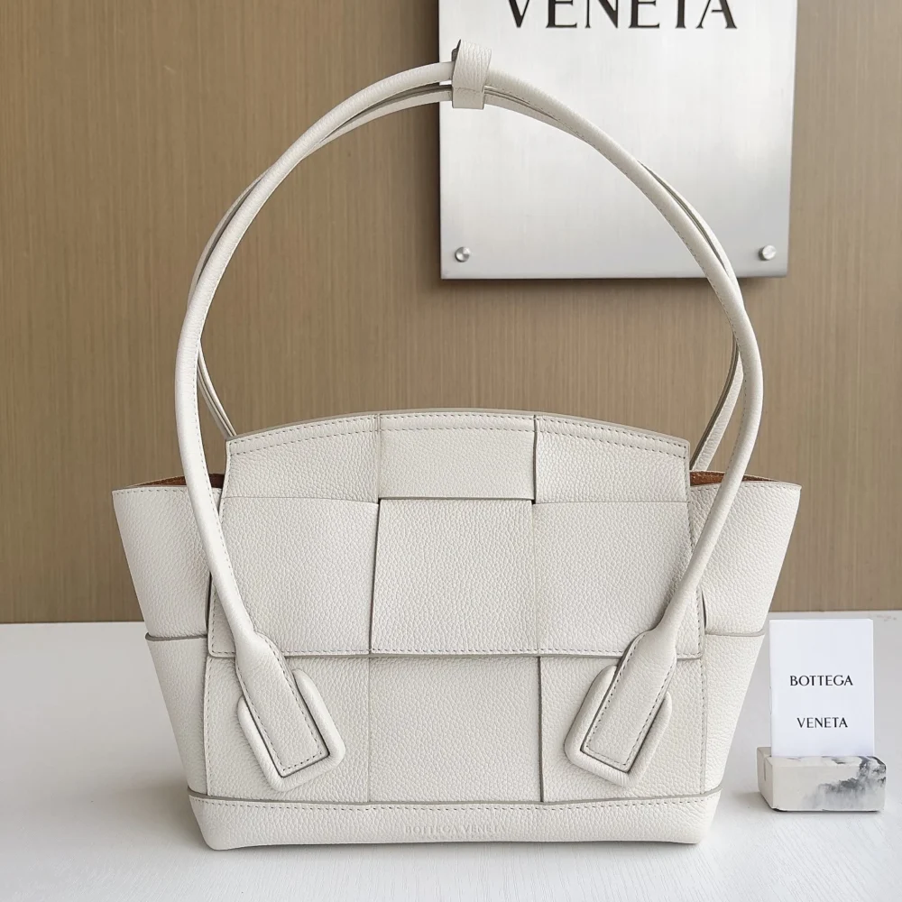 Bottega Veneta Arco 33