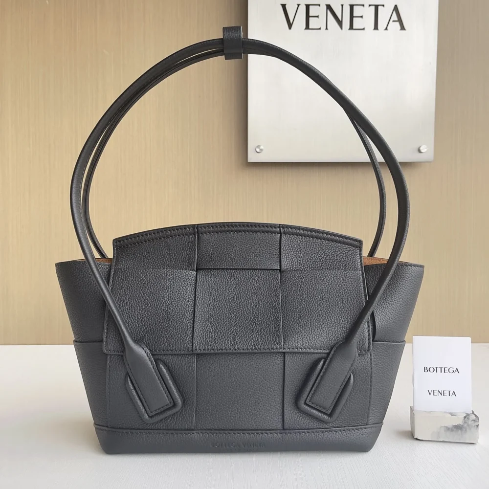 Bottega Veneta Arco 33