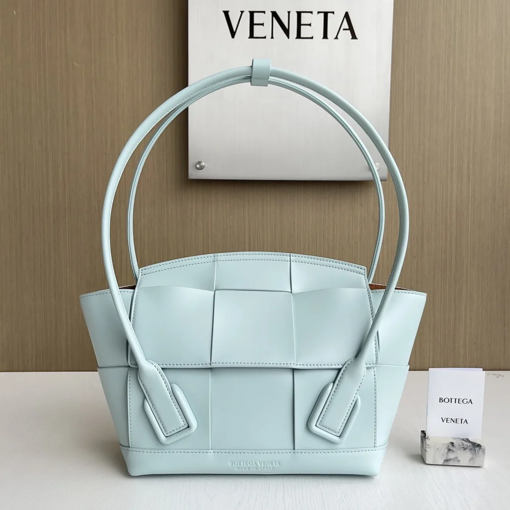 Bottega Veneta Arco 33