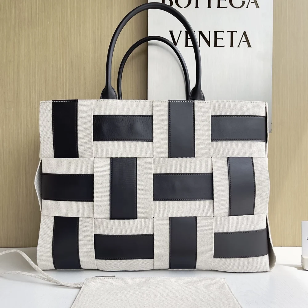 Bottega Veneta Large Arco Tote Bag
