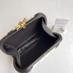 Bottega Veneta (BV) Knot