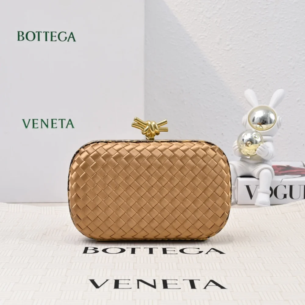 Bottega Veneta (BV) Knot