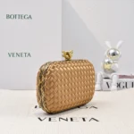 Bottega Veneta (BV) Knot