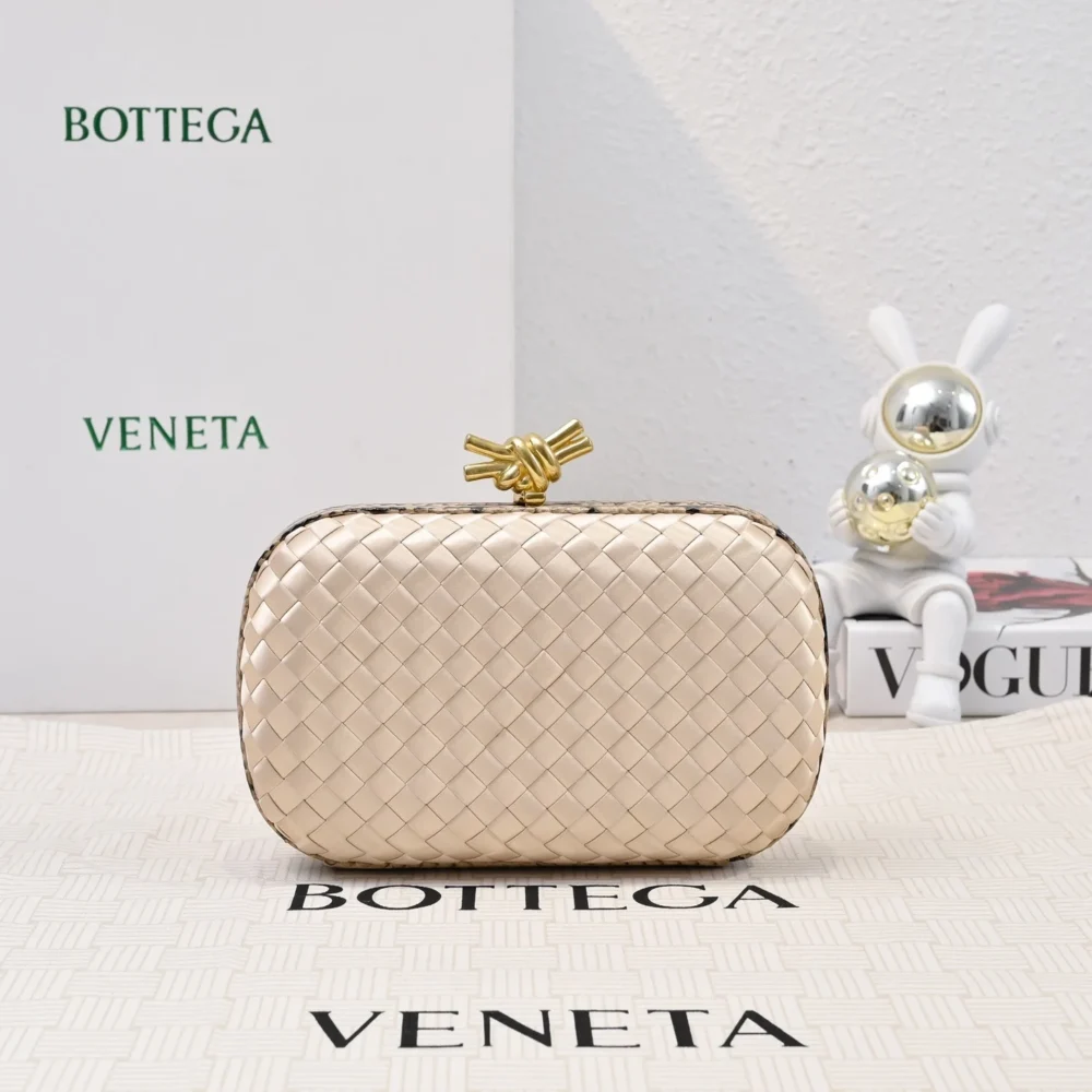 Bottega Veneta (BV) Knot